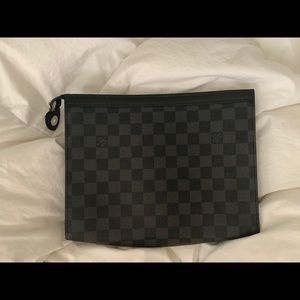 Louis Vuitton clutch damier